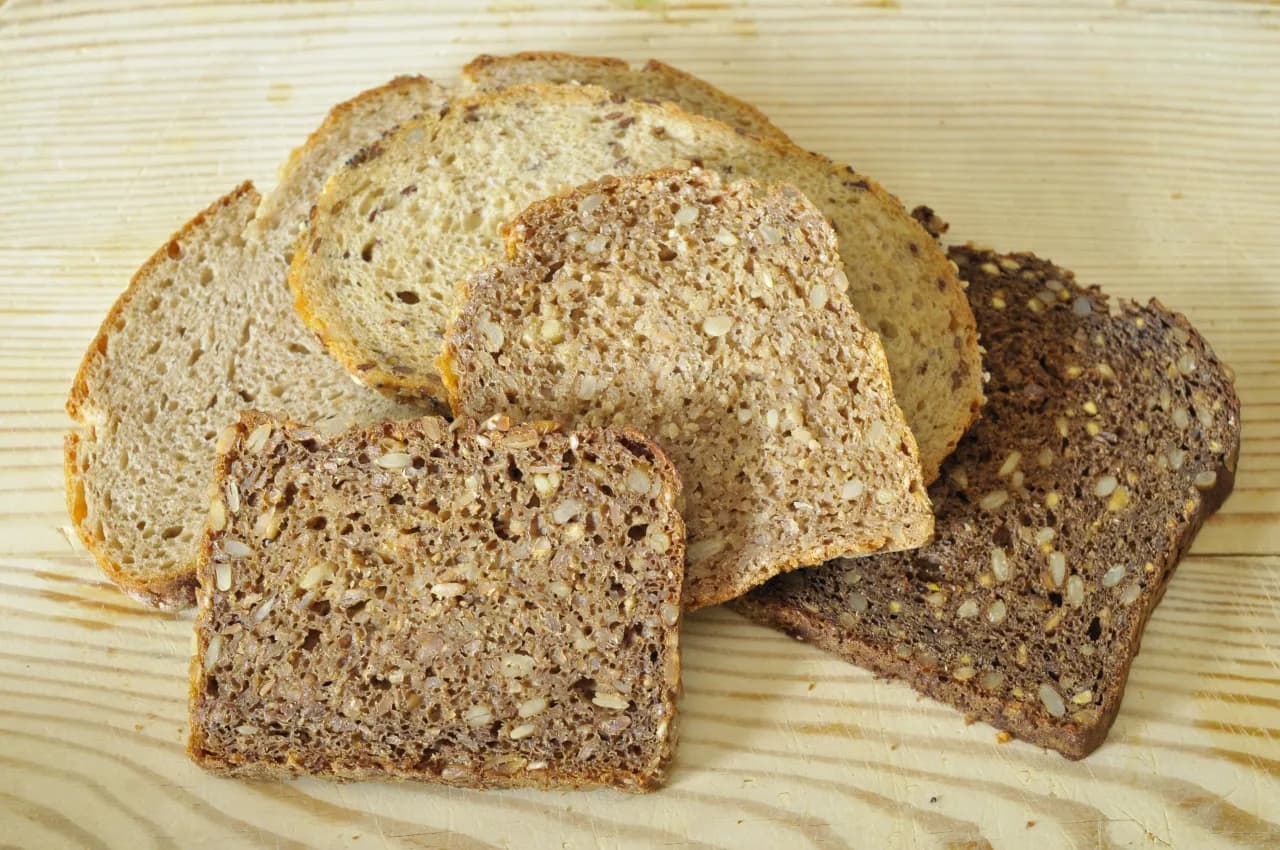 Czy chleb orkiszowy jest dietetyczny? Poznaj jego korzyści i wady Czy chleb orkiszowy jest dietetyczny? Poznaj jego korzyści i wady