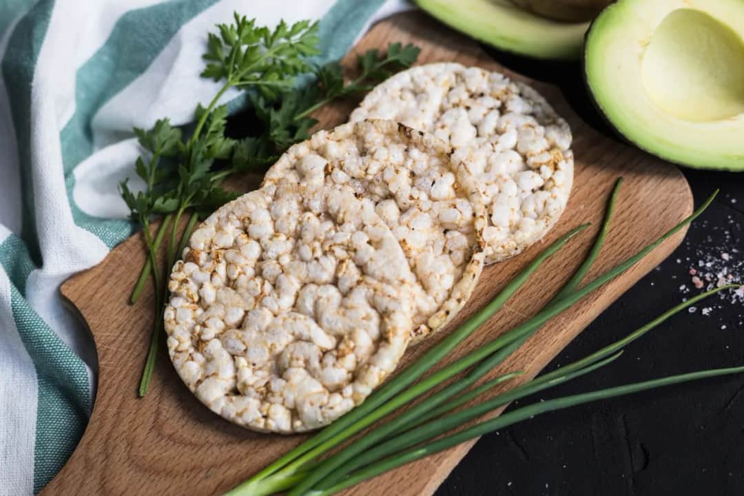 Czy wafle ryżowe są dietetyczne? Sprawdź ich ukryte kalorie i skład