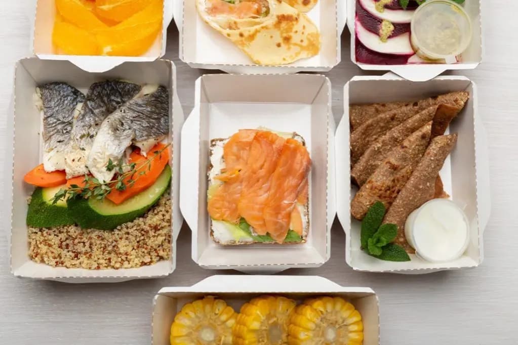 Ile można zarobić na cateringu? Sprawdź realne zarobki w branży