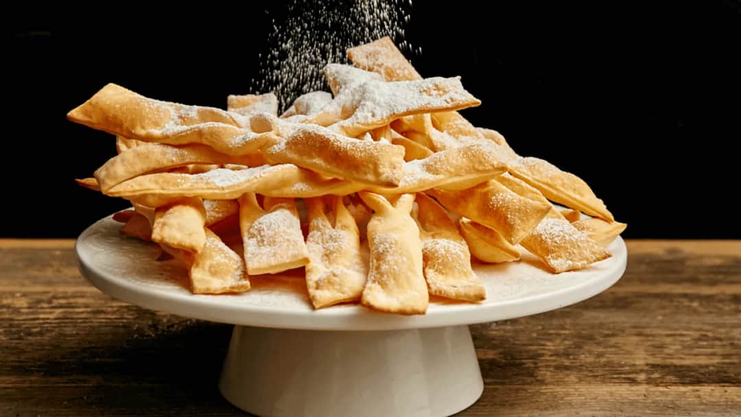 Jak zrobić dietetyczne faworki - pyszny przepis na zdrową wersję