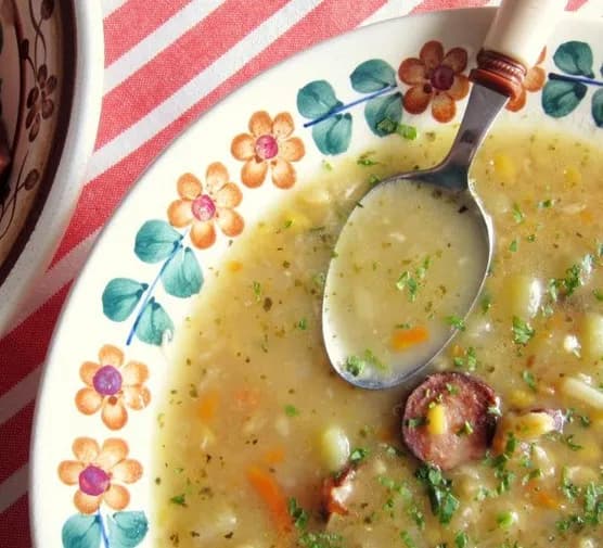 Jak zagęścić zupę fasolową? Sprawdzone metody na gęstą konsystencję Jak zagęścić zupę fasolową? Sprawdzone metody na gęstą konsystencję