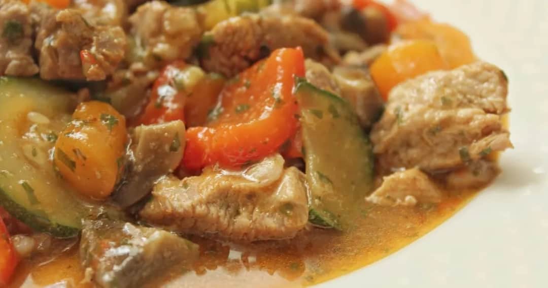 Jak zrobić dietetyczny gulasz z indyka - zdrowy i prosty przepis