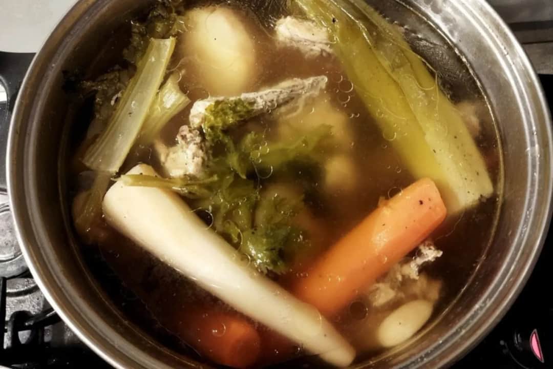 Jak odsolić zupę: proste sposoby na uratowanie przesolonego dania